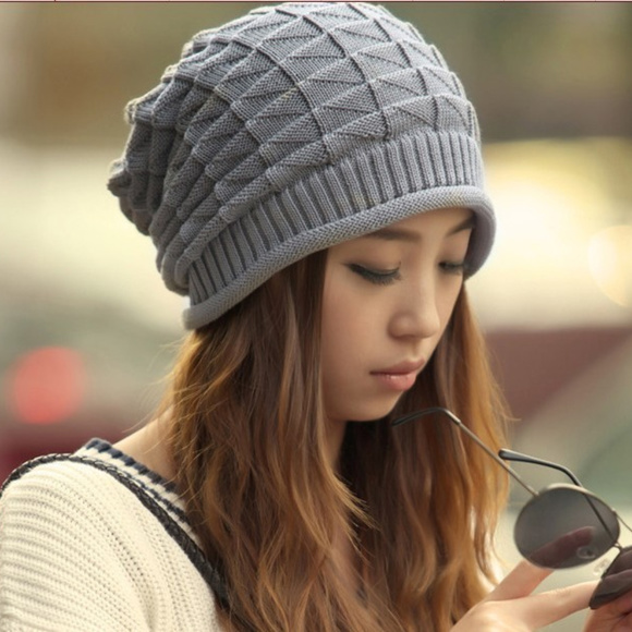 Knitted slouchy hats - Picture 3 of 3